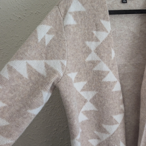 Frye Women's Geometric Beige and White Cardigan - Picture 4 of 7